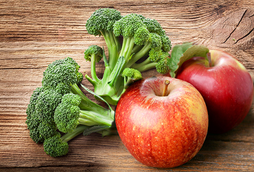 Brokkoli-Apfel-Spieße