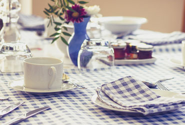 hübsch gedeckter Frühstückstisch hübsch gedeckter Frühstückstisch