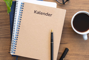 drei verschiedene Kalender übereinander