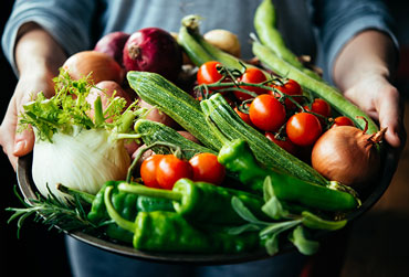 Korb mit verschiedenem Gemüse