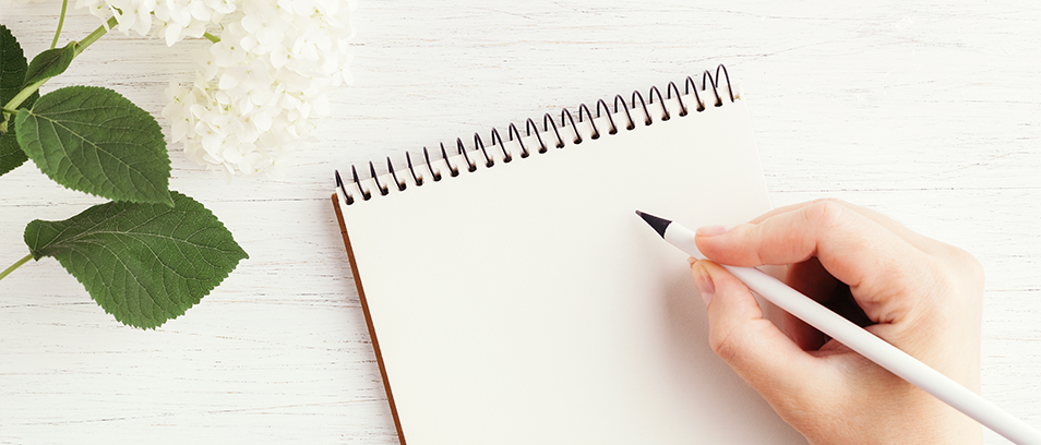 Schreibsituation mit Stift und Block